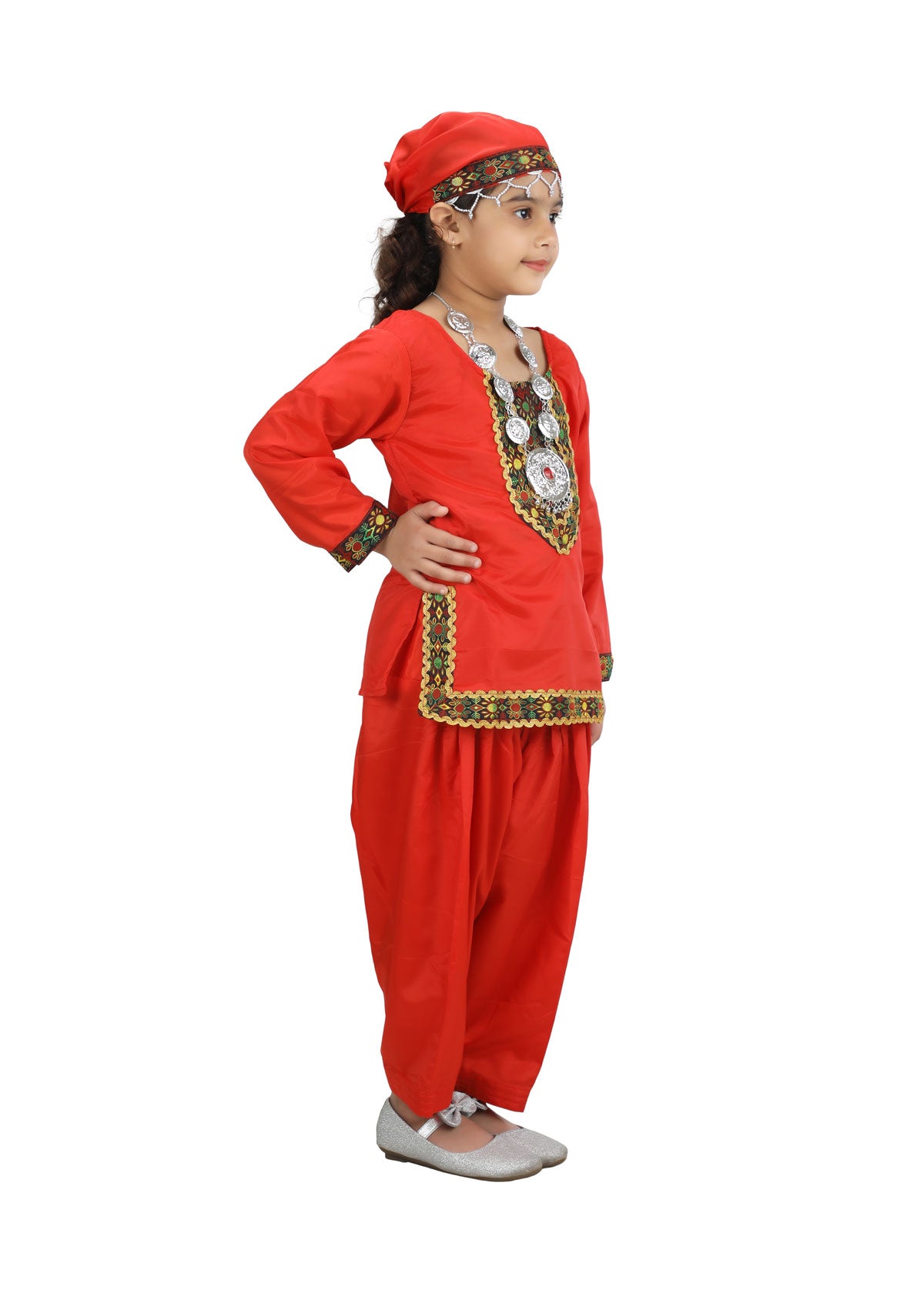 kashmiri women in traditional dress