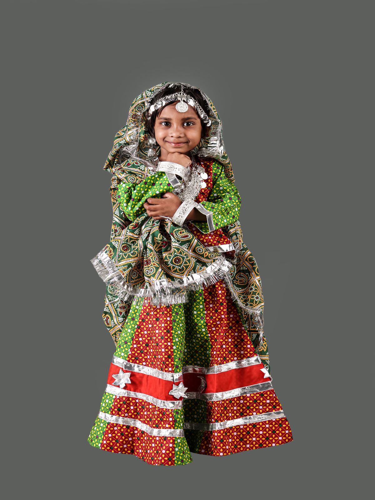 Indian Girl Wearing Traditional Rajasthani Dress, 58% OFF